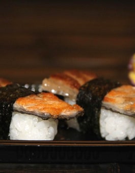 Salmão Skin - Niguiri - Shizen Restaurante Japonês