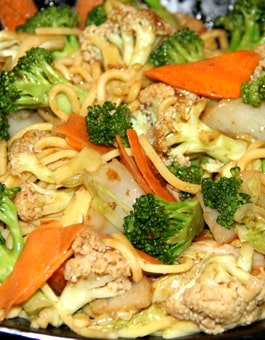 Yakissoba Vegetariano - Pratos quentes - Shizen Restaurante Japonês