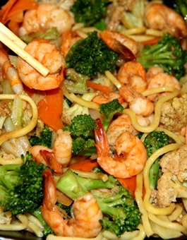 Yakissoba de Camarão - Pratos quentes - Shizen Restaurante Japonês